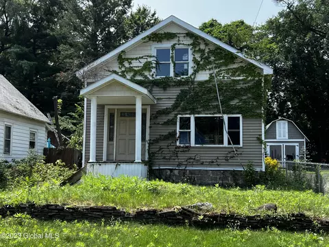 2832 Coniston Rd, Schenectady, NY 12304