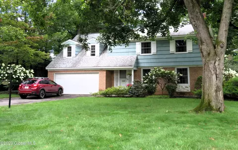 2525 Hilltop Rd, Niskayuna, NY 12309