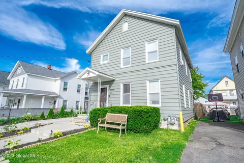 28 Grove St, Mechanicville, NY 12118