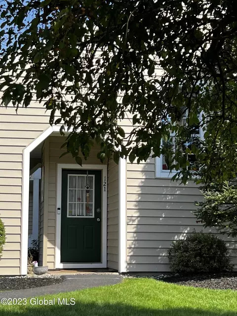 121 Hampton Place Blvd, Troy, NY 12180