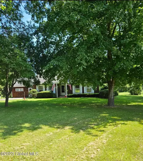 110 Independence Ln, Hannacroix, NY 12087