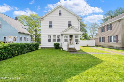 14 Wood Ter, Albany, NY 12208