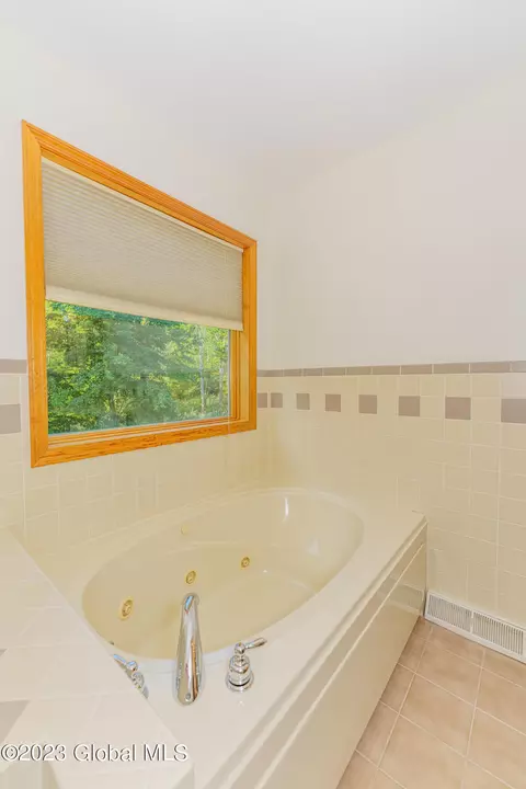 34 Beverly Dr, Albany, NY 12203 photo 30