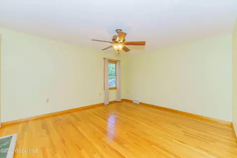 34 Beverly Dr, Albany, NY 12203 photo 21