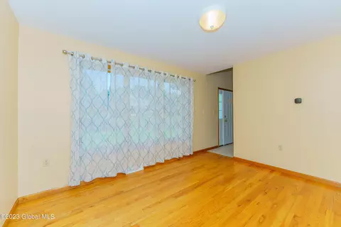 34 Beverly Dr, Albany, NY 12203 photo 9