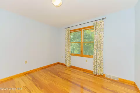 34 Beverly Dr, Albany, NY 12203 photo 33
