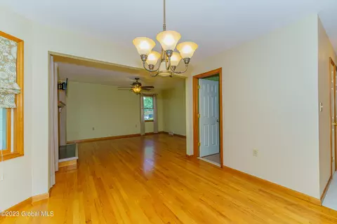 34 Beverly Dr, Albany, NY 12203 photo 17