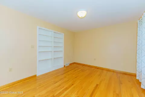 34 Beverly Dr, Albany, NY 12203 photo 8