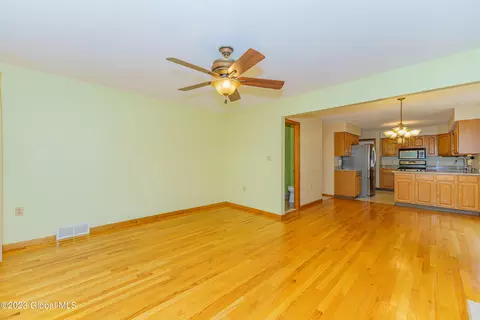 34 Beverly Dr, Albany, NY 12203 photo 20