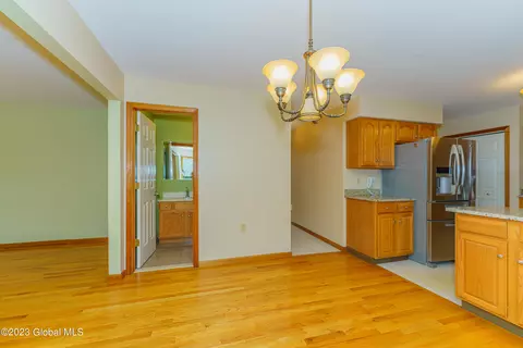 34 Beverly Dr, Albany, NY 12203 photo 19