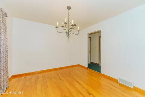 34 Beverly Dr, Albany, NY 12203 photo 10