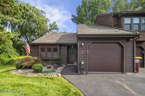 415 Greenhill Ct, Albany, NY 12203