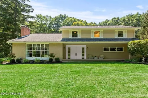 1 Ruso Dr, Menands, NY 12204