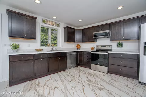 65 Carlyle Ave, Troy, NY 12180