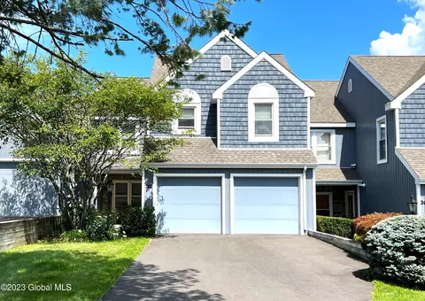 32 Greystone Dr, Voorheesville, NY 12186