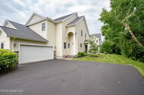 4 Milner Ct, Albany, NY 12208