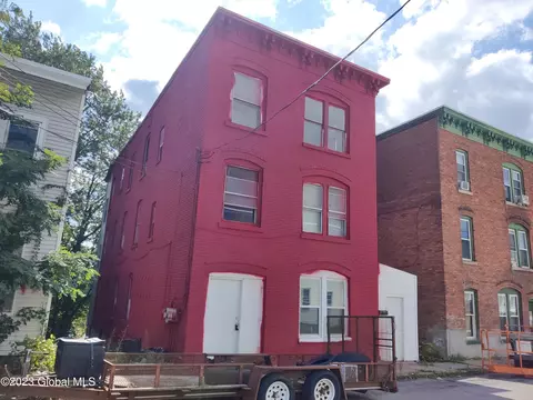 33 High St, Amsterdam, NY 12010