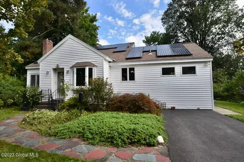 2413 Loudon Pl, Niskayuna, NY 12309