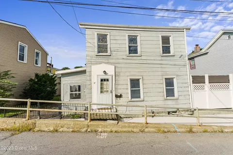 47 South St, Waterford, NY 12188