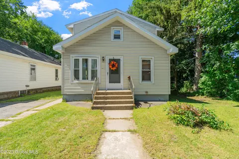 2921 Plunkett Ave, Rotterdam, NY 12306