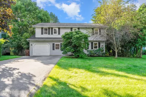50 Wakefield Ct, Delmar, NY 12054