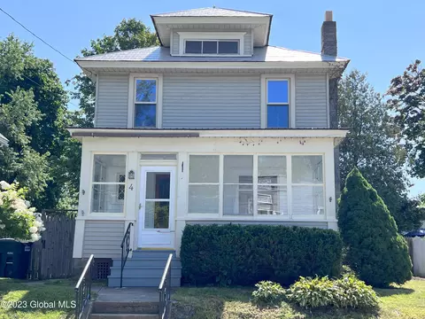 4 Oak St, Corinth, NY 12822