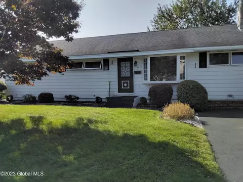 7 Dunham St, Troy, NY 12180