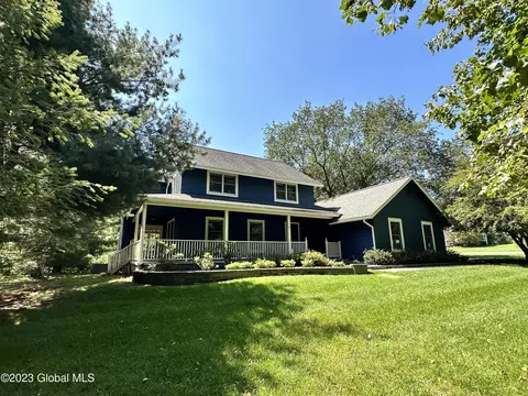 84 Dubois Ln, Rexford, NY 12148