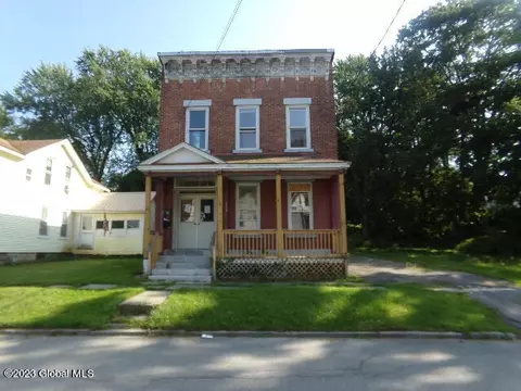 110 Hoosac St, Johnstown, NY 12095