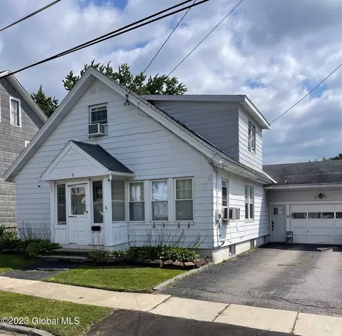 8 Wells St, Johnstown, NY 12095