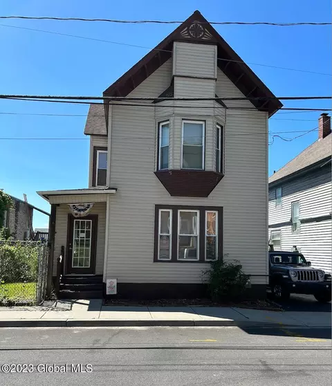 84 Union St, Amsterdam, NY 12010