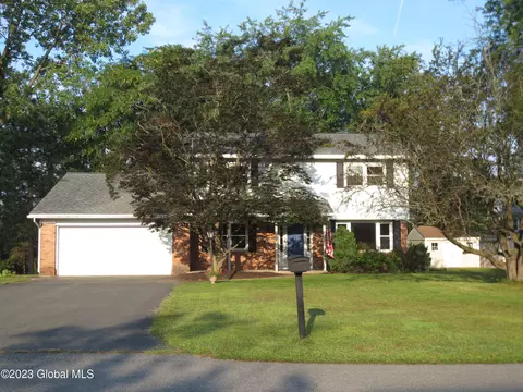 13 Tower Hts, Loudonville, NY 12211