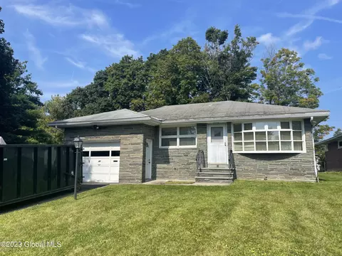40 Mariette Pl, Albany, NY 12209