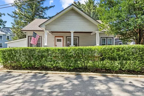 5 Palmer St, Stillwater, NY 12170