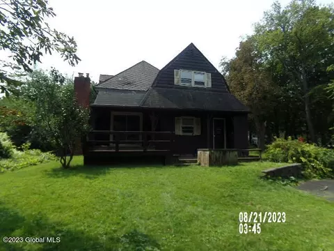 215 Menands Rd, Loudonville, NY 12211