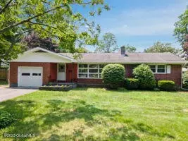 7 Crommelin Dr, Saratoga Springs, NY 12866