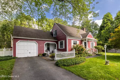 87 Meadow Dr, Queensbury, NY 12804