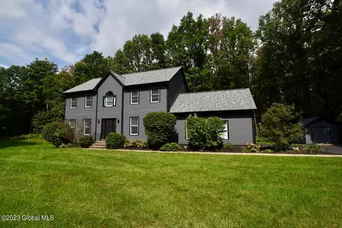 1 Woodland Ct, Ballston Spa, NY 12020