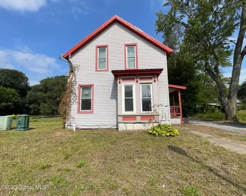 23 Main St, Queensbury, NY 12804