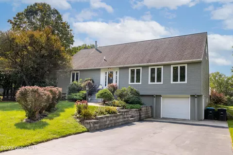 30 Meadow Ln, Queensbury, NY 12804