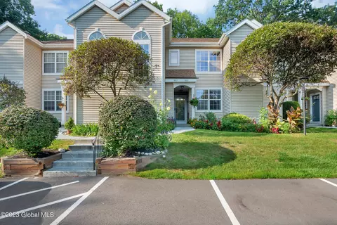 5102 Forest Pointe South Dr, Clifton Park, NY 12065