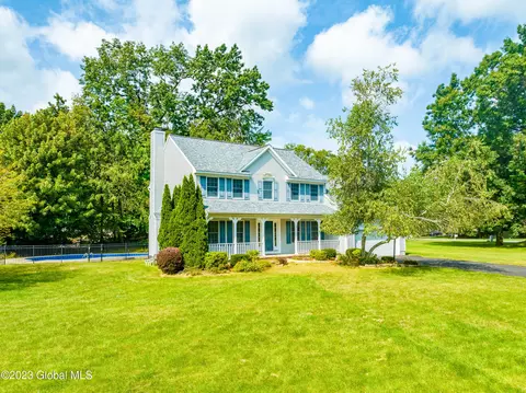 29 Marcel Rd, Halfmoon, NY 12065