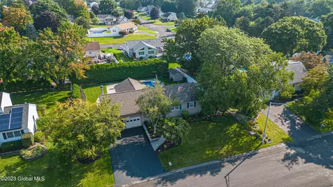 37 Brickley Dr, Albany, NY 12205