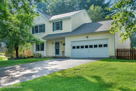 14 Whitney Rd, Saratoga Springs, NY 12866