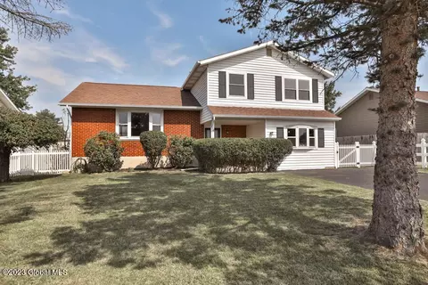 4 Ballina St, Troy, NY 12180