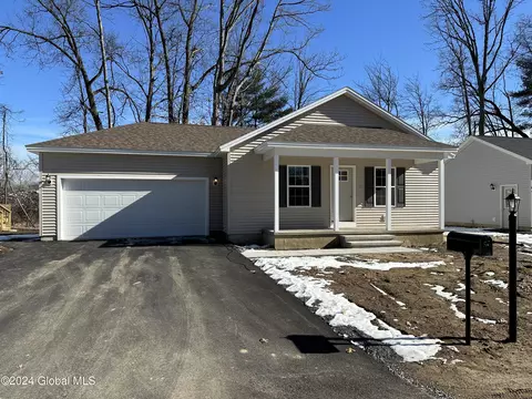 52 Overlook Dr, Glens Falls, NY 12801