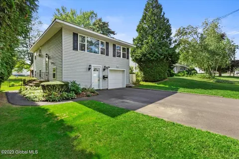 23 Carol Ann Dr, Albany, NY 12205