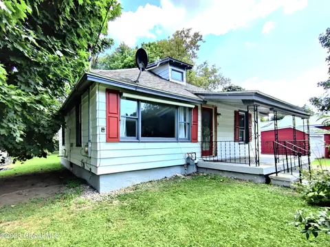30 Elmwood Ave, Gloversville, NY 12078