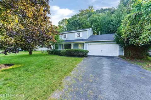 3 Fallen Tree Ln, Clifton Park, NY 12065