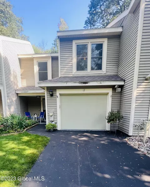 17 Generals Way, Clifton Park, NY 12065